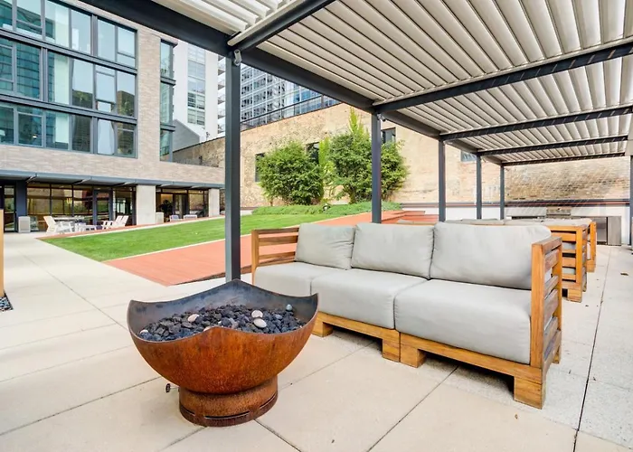 W Loop 2br W Pool Gym Lounge Nr L Chi-748 *