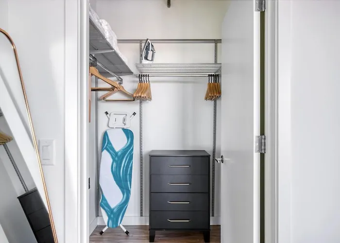 W Loop 2br W Pool Gym Lounge Nr L Chi-748 *